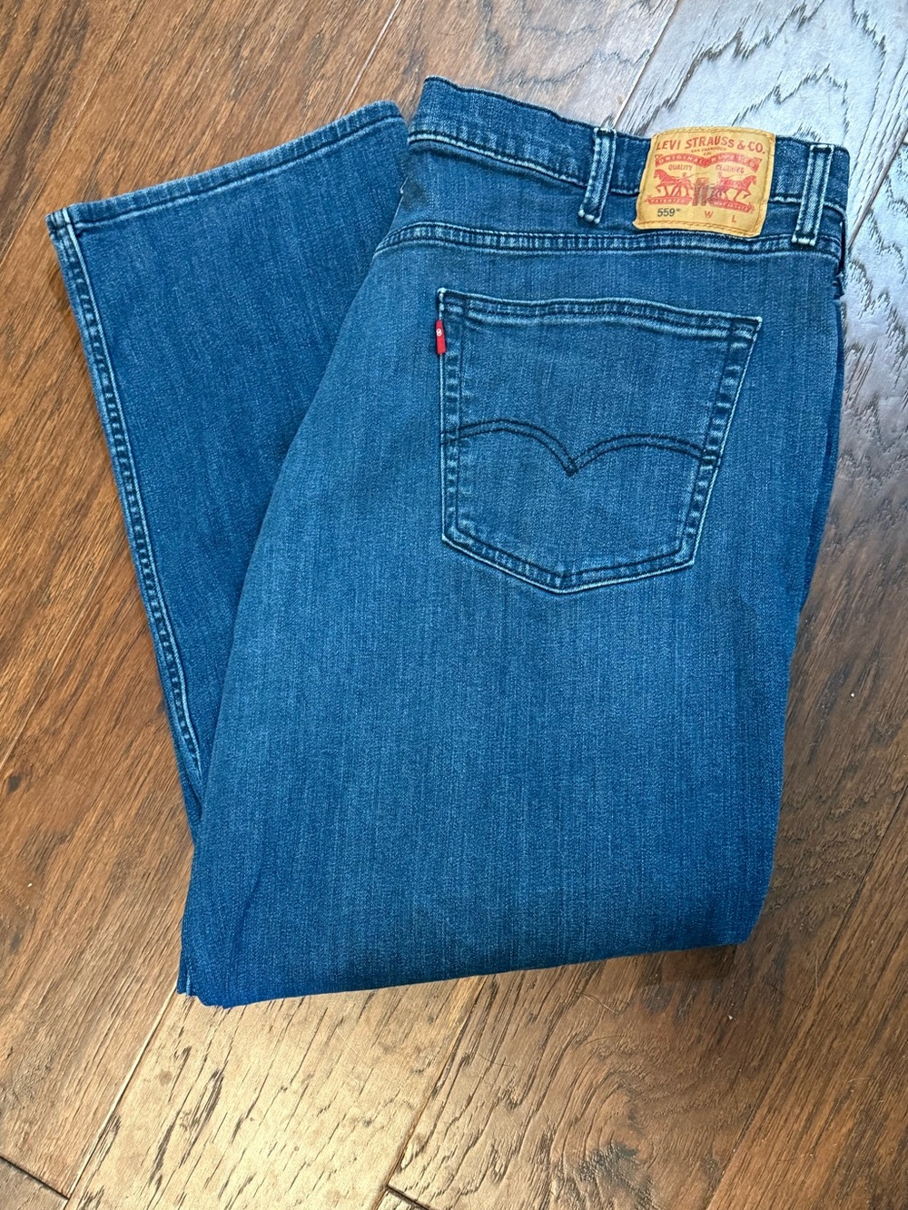 Levi’s 559 Relaxed Straight Medium Wash Jeans - Mens Size 46x30
